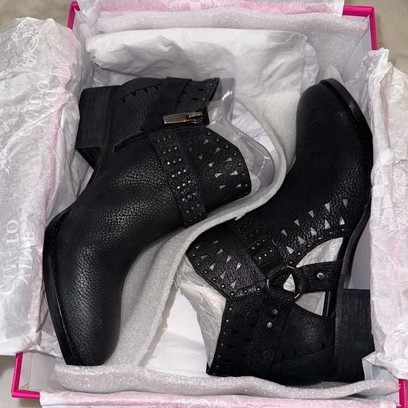 🎉NIB Vince Camuto Calley Black Leather Booties - Picture 2 of 12